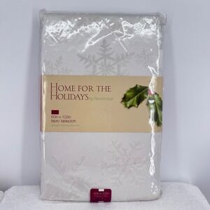 Vtg NOS Newbridge Home for the Holidays Snowflake Fabric Tablecloth 60in x 102in